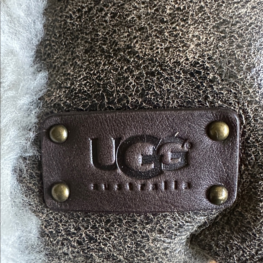 UGG sheep lined small purse. Leather and sheep skin outer. Brass. - Picture 4 of 7